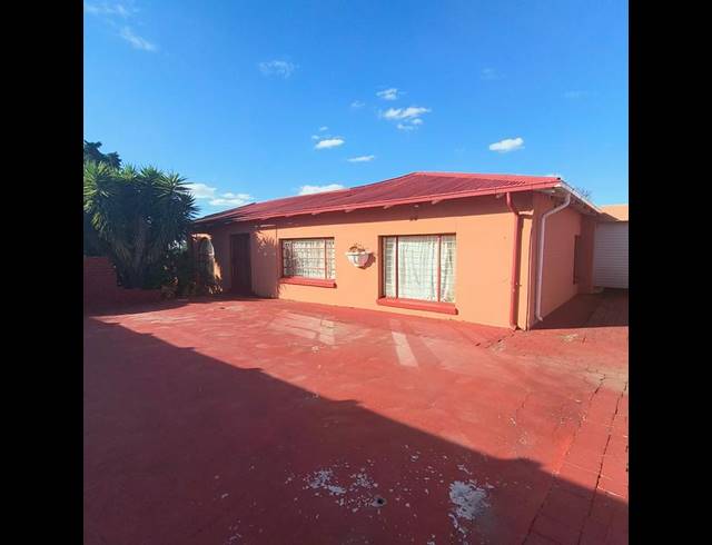 3 BEDROOM HOUSE FOR SALE IN SOUTH HILLS